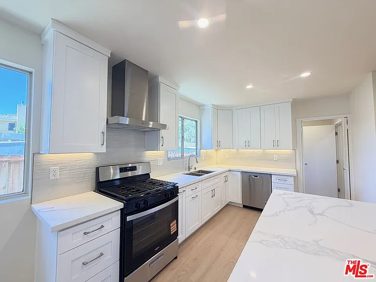 2000 San Ysidro Dr — Photo 4