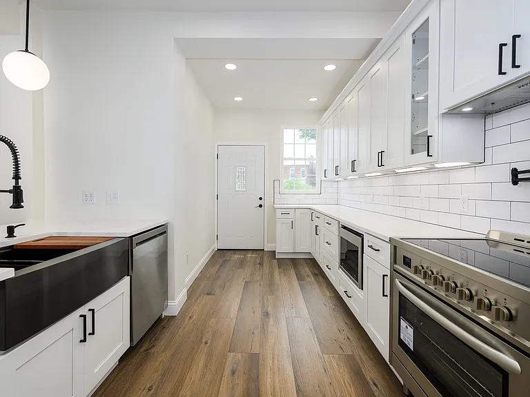 5750 Waterman Blvd — Photo 10