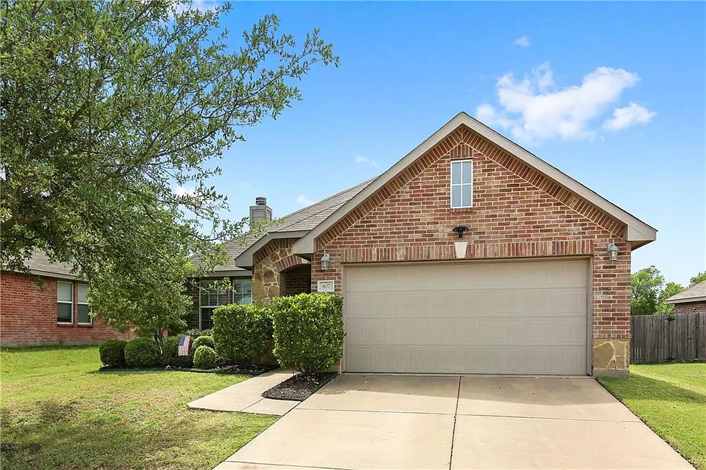 3 bed, 1888 sqft, $2,095 — Photo 3