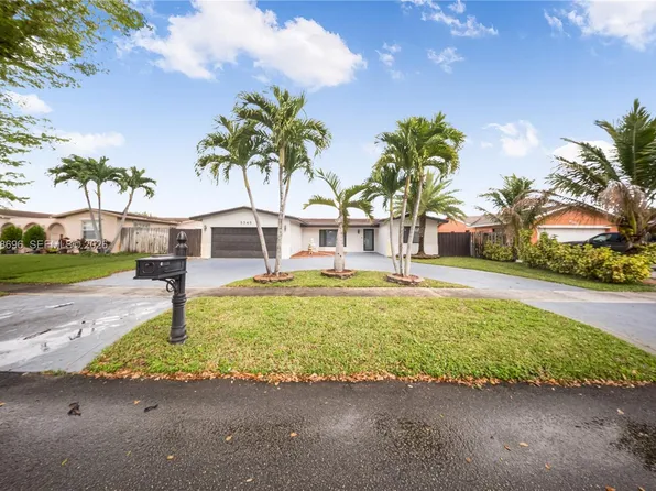 9349 NW 24th Pl, Pembroke Pines, FL 33024