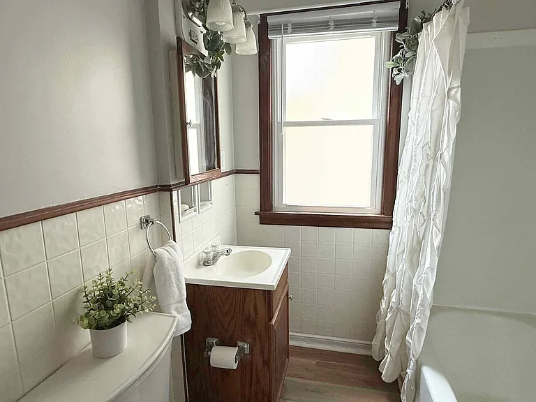 118 Marks Ave #1 — Photo 6