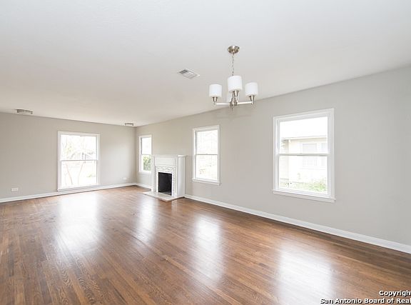 3rd image of 415 Senisa Dr