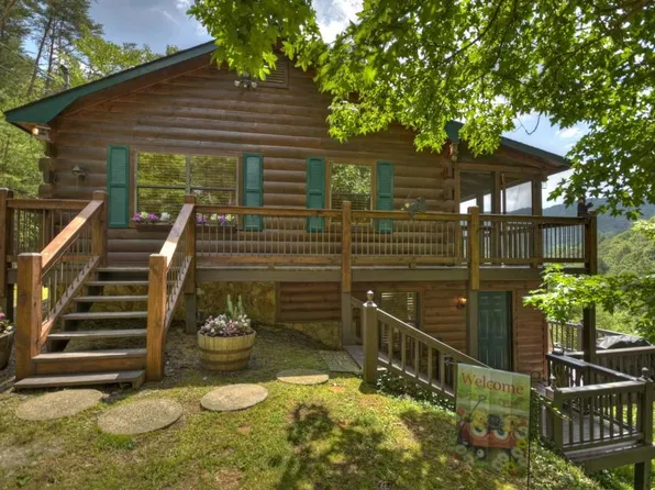 216 Laurel St, Ellijay, GA 30540