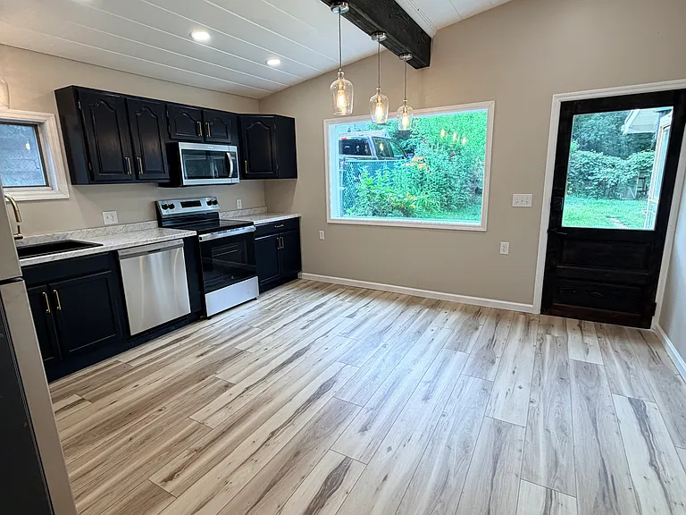 621 Pear St — Photo 4