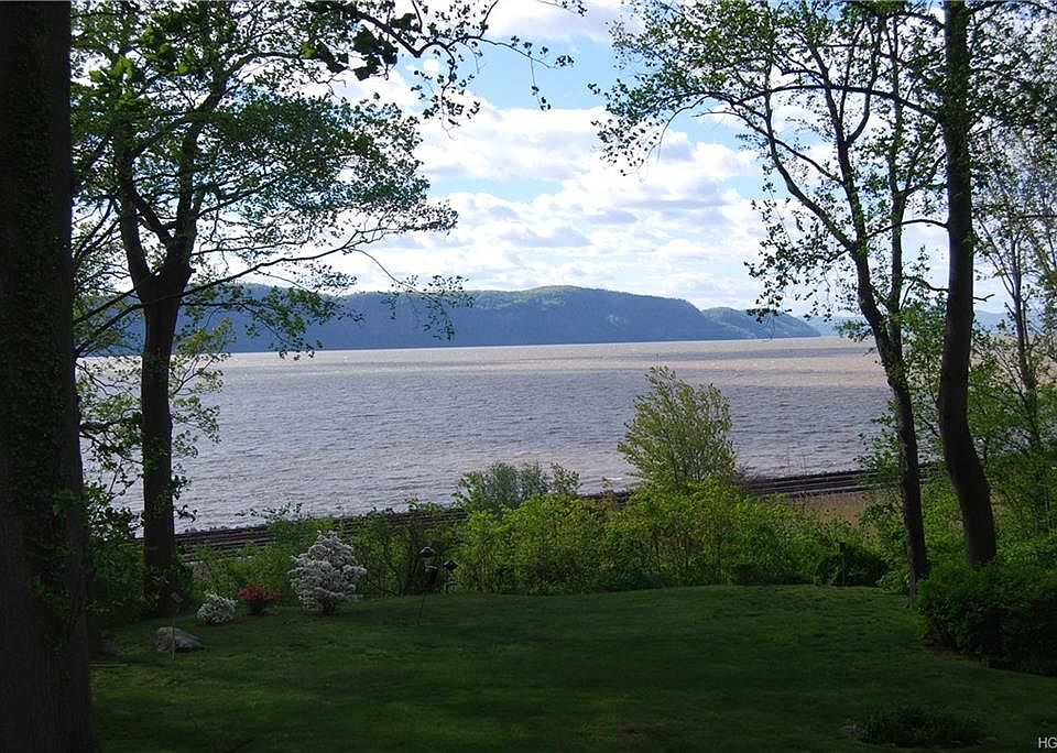 1st image of 11 Pokahoe Dr