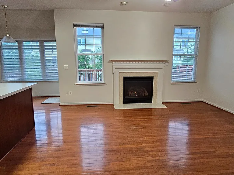 22614 Welborne Manor Sq — Photo 2