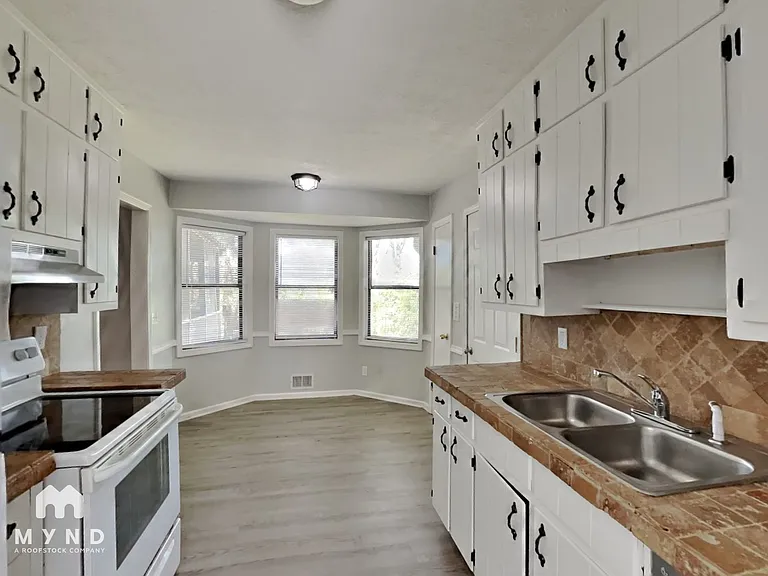276 Grist Mill Ln — Photo 3
