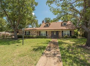 1323 Apache St, Arlington, TX 76012