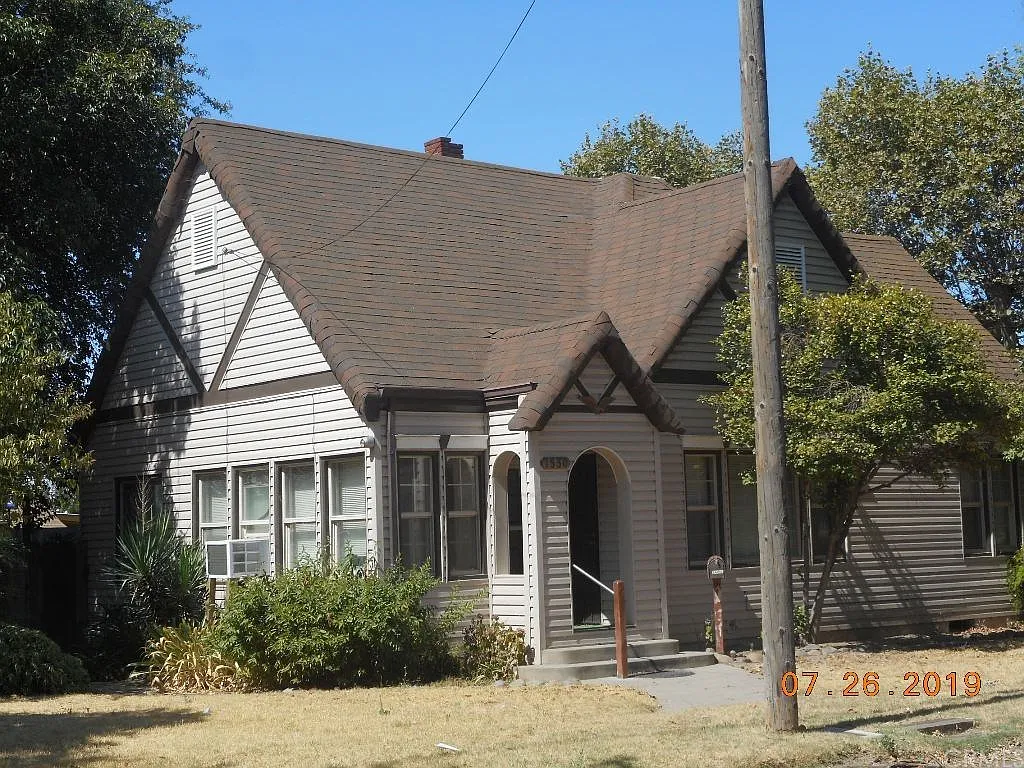 1530 Drakeley Ave photo 1
