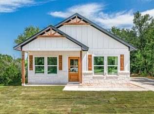 807 Arrowhead Ct, Granbury, TX 76048