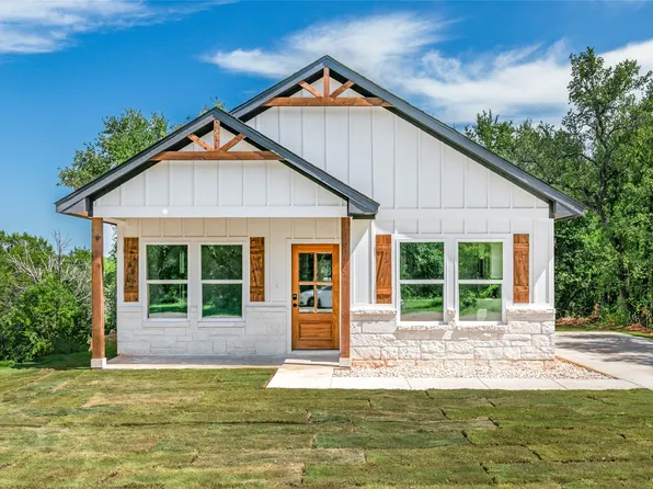 807 Arrowhead Ct, Granbury, TX 76048