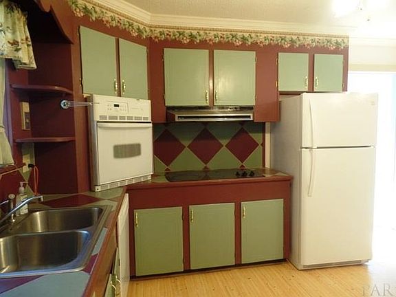 5th image of 110 Veasey St