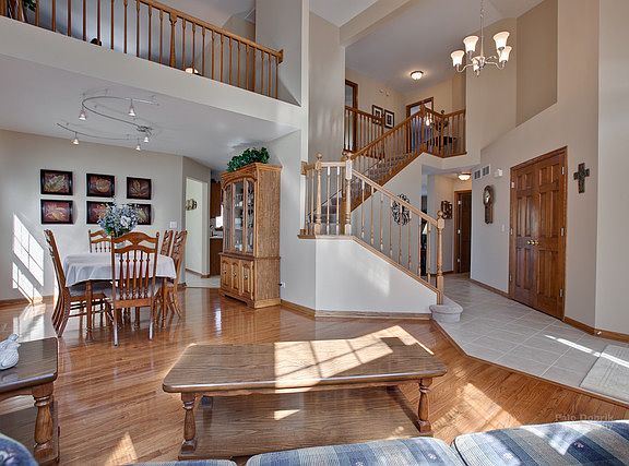 3rd image of 1477 Mayfair Ln