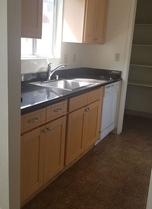 2nd image of 546 Lexington Ave APT 3