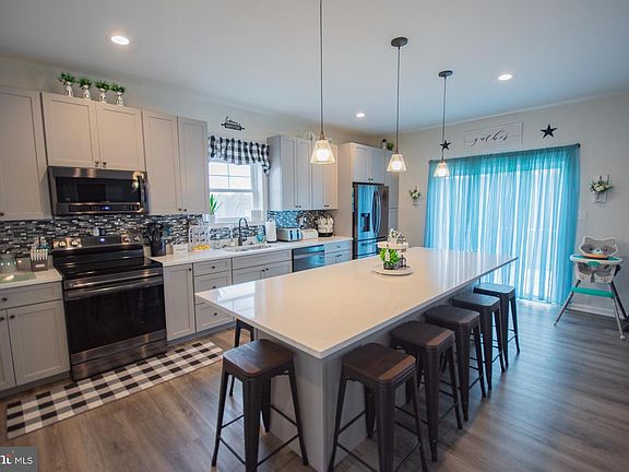 5th image of 90 Larimar Ln