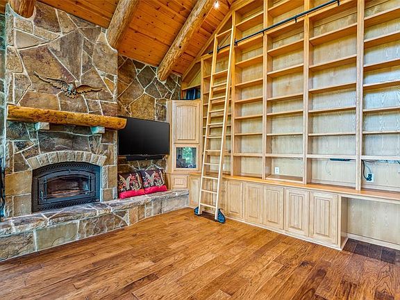 2nd image of 335 Sandstone Way