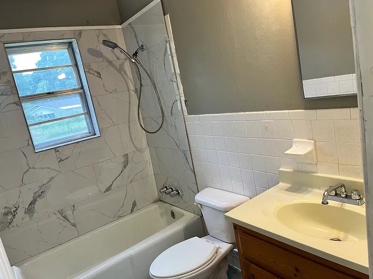 712 W Barnett St — Photo 17