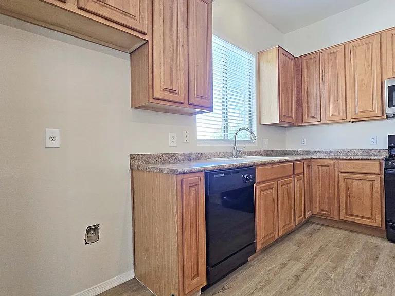 13588 W Alvarado Dr — Photo 5