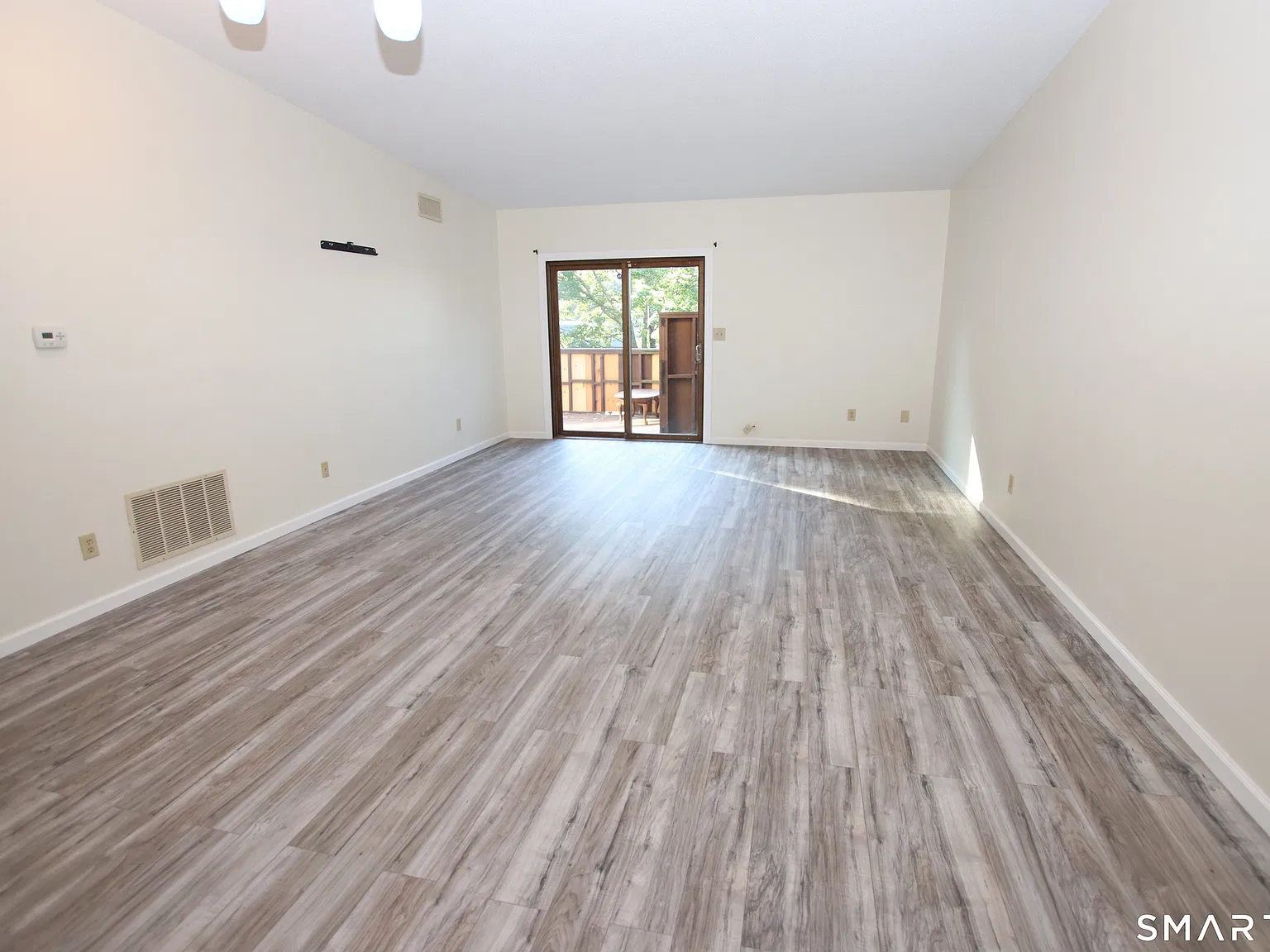 2 bed, 1.5 bath, 1085 sqft, $2,000 — Photo 2