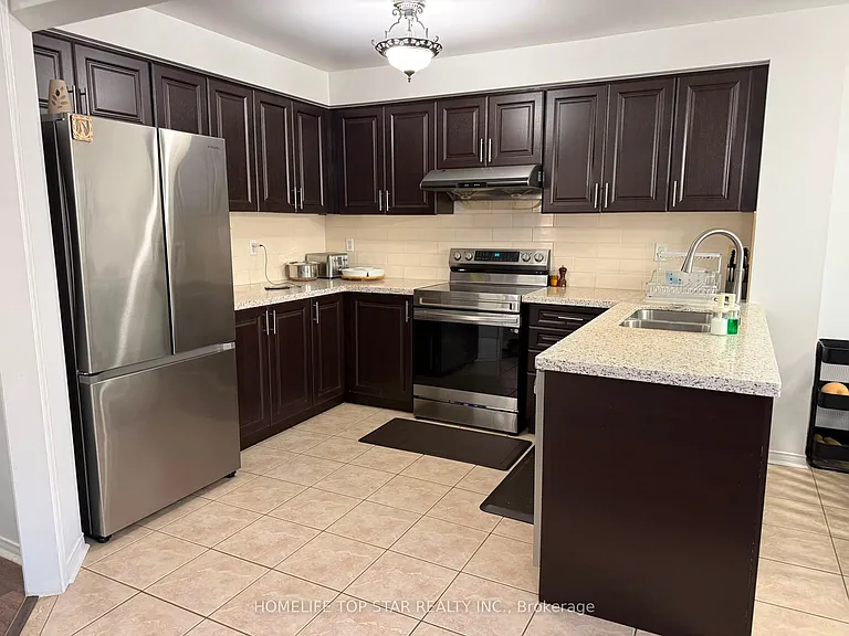 46 Ferncastle Cres — Photo 2