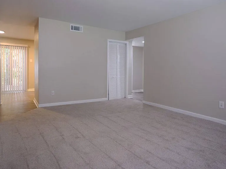 Pineview Apartments — Photo 17