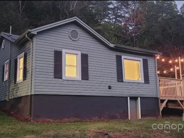 1448 Piedmont Dr NW, Lenoir, NC 28645