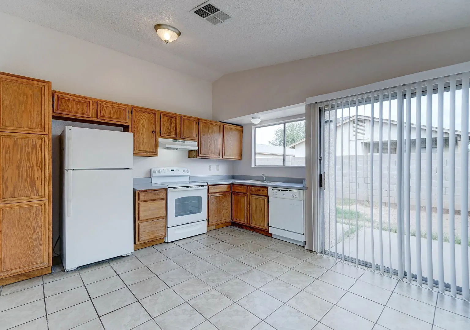 Coming Soon! - Recent Carpet & Paint!- Adorable 3 Bed 2 Bath In Tolleson — Photo 1