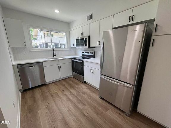 5th image of 708 Hawes Ct