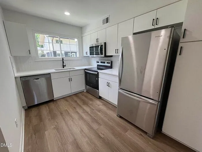 708 Hawes Ct — Photo 5