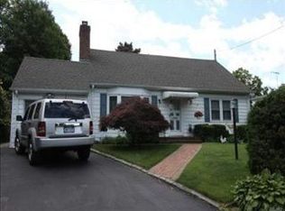 54 Hicks Ln, Great Neck, NY 11024