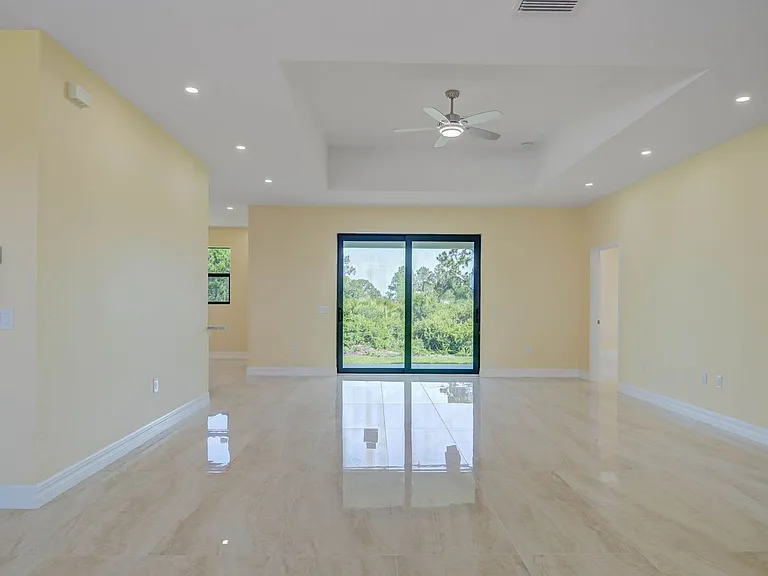 637 Cardinal St E — Photo 25