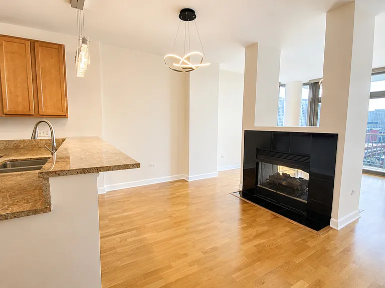 1600 S Prairie Ave #1708 — Photo 5