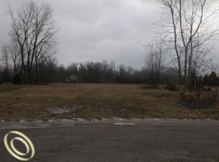 37815 Cedar Dr, New Boston, MI 48164