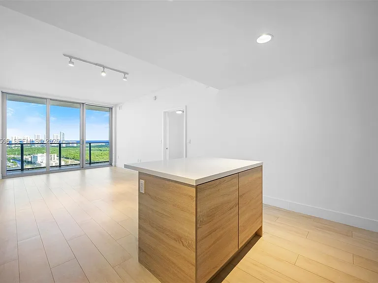 16385 Biscayne Blvd #3020 — Photo 8
