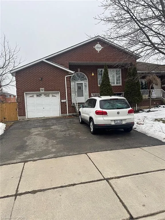 92 Blenheim Dr photo 1