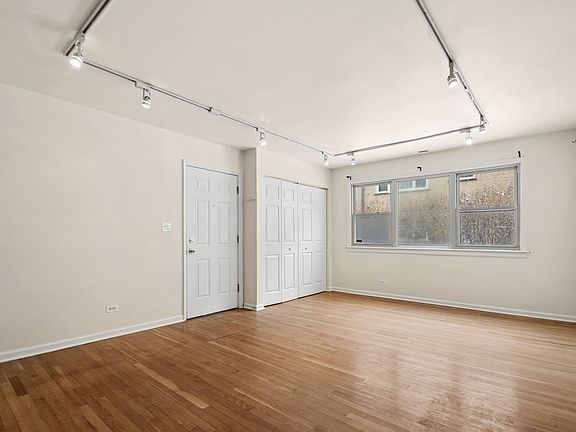 3rd image of 1538 W Chase Ave APT 1N