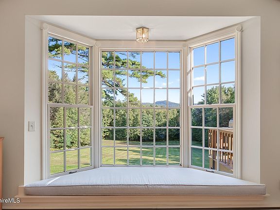 5th image of 14 Hemlock Hill Rd