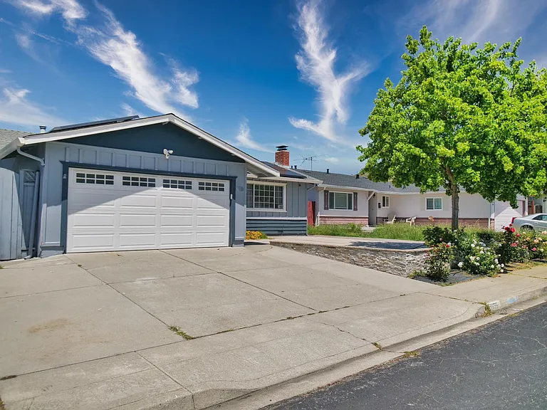 1655 Crater Lake Ave — Photo 2