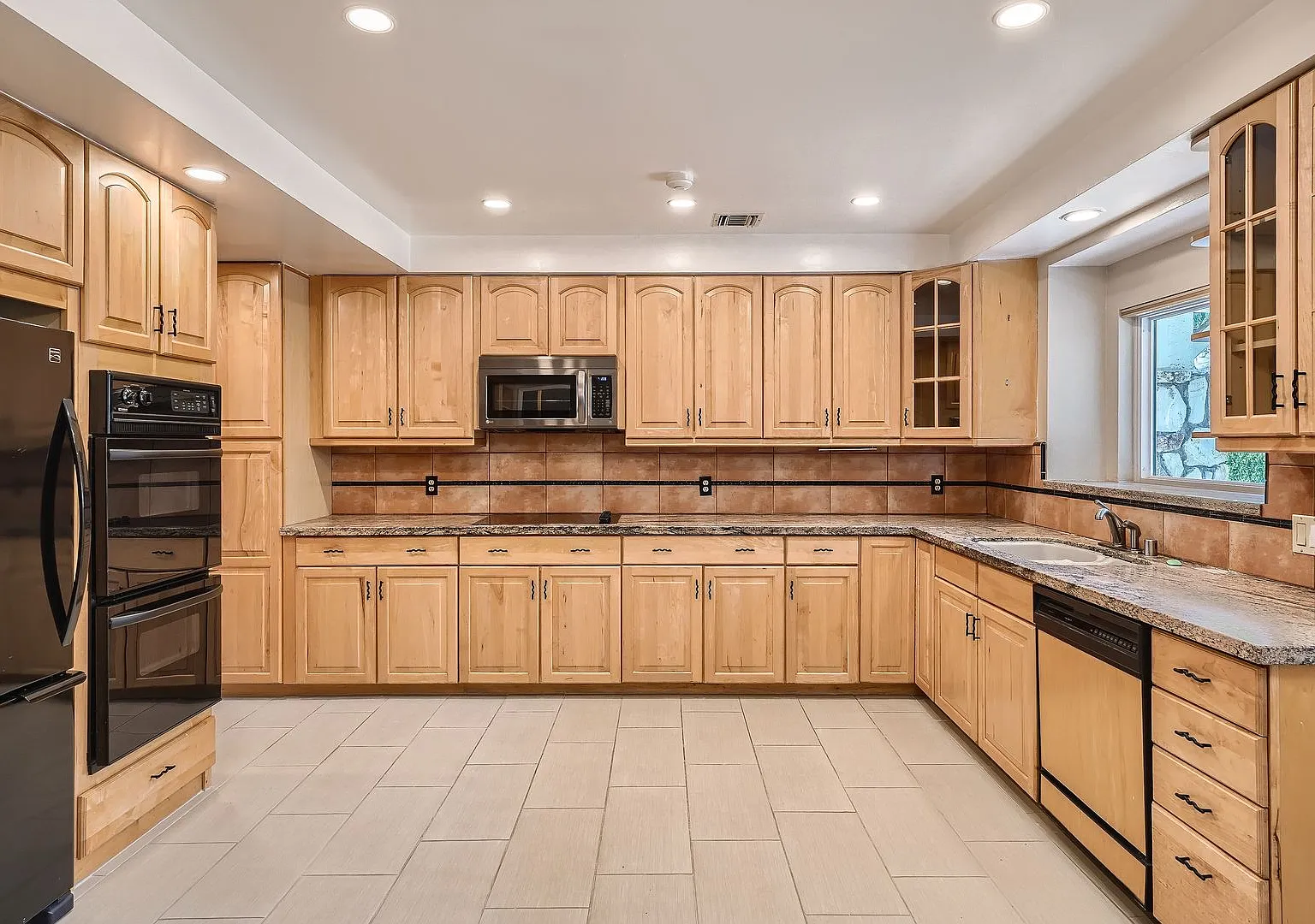 Updated 5-Bed Studio City Home on a Cul-de-Sac — Photo 4