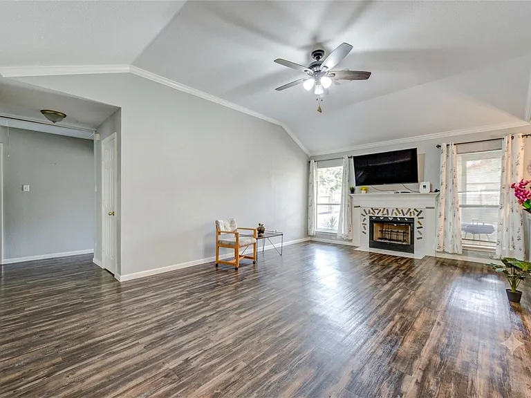 7302 Greenwood Point Dr — Photo 14