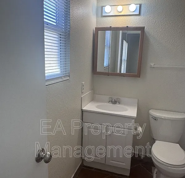 1702 Halo Cir SE — Photo 15