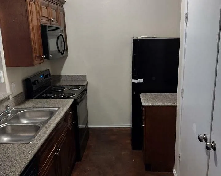 2343 Aldergate Dr — Photo 3