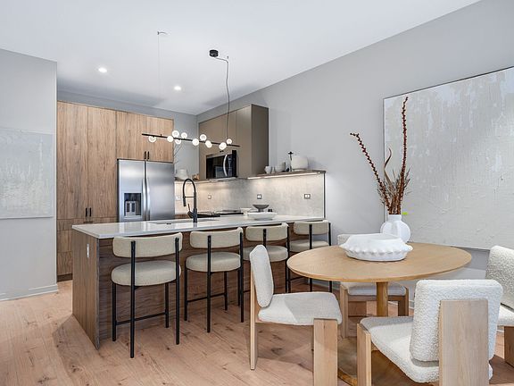 3rd image of 6633 N Milwaukee Ave #336