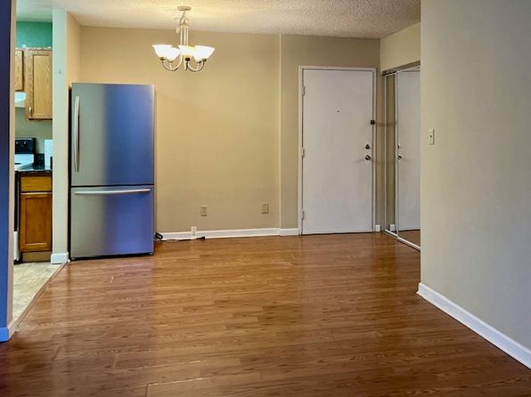 860 W Moorhead Cir APT 1D