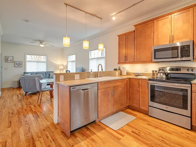 39 Clyde St #D — Photo 7