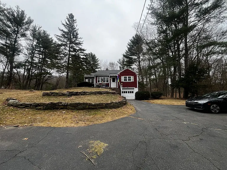 604 Huckleberry Hill Rd — Photo 1