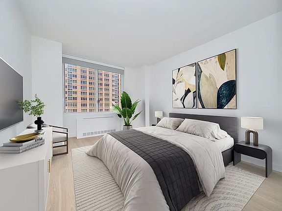 5th image of 70 W 37th St #714