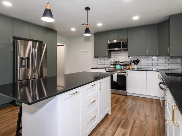 1322 Ridgeview Ln, Bismarck, ND 58501