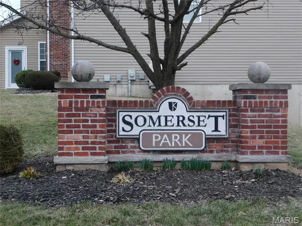 3169 Somerset Green Ct, Saint Louis, MO 63136