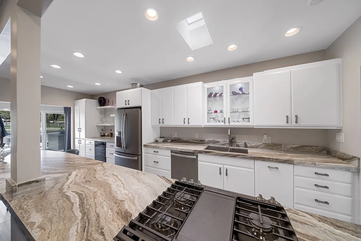 Building Photo - 46105 Burroweed Ln
